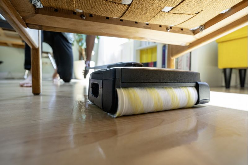 FC_2_4_Battery_living_room_wooden_floor_app_01_CI20-300_dpi-scaled